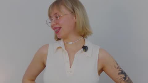 Bella online show from March 16, 1:37 pm