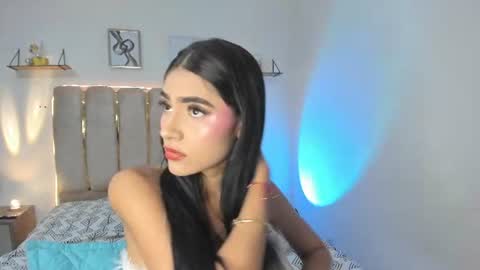 bellaastorm online show from June 19, 2:38 am