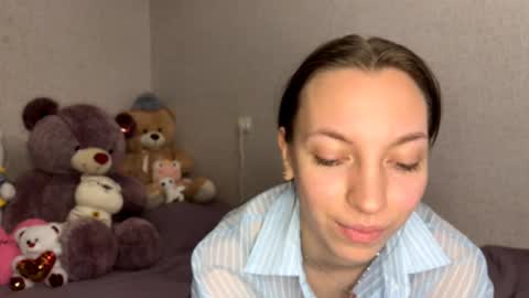 Bella online show from March 28, 8:19 pm