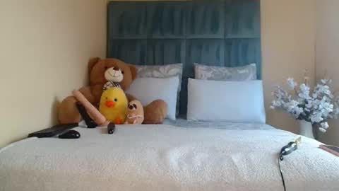 big_melons2001 online show from November 20, 8:04 am