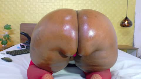 bigroundbooty_ online show from April 18, 7:58 pm