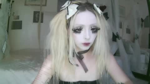 vampire fang  online show from April 15, 6:19 pm