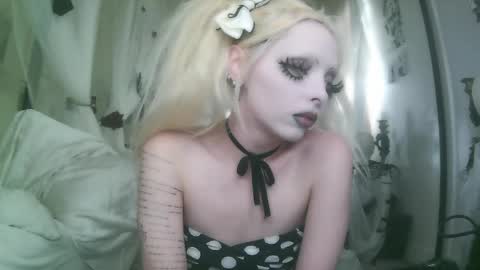 vampire fang  online show from November 28, 8:56 pm