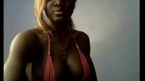 Esthy online show from October 7, 10:30 am