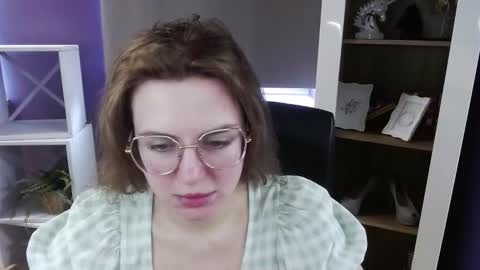 Z O E Y online show from March 27, 8:26 am