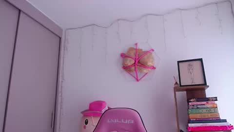 Im Abril .. Nice to meet you  thumb up me please its important  INDEPENDENT MODEL online show from April 5, 9:03 pm