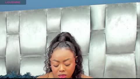 camila benitez online show from April 6, 2:33 am