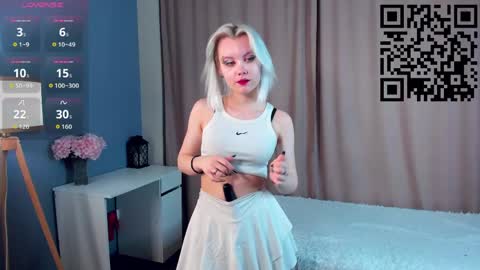 Mia online show from April 13, 11:11 am