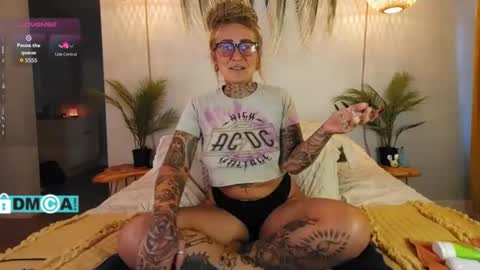 Chevi Blue online show from October 28, 1:50 pm