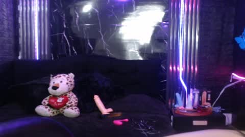 chloe_smith5 online show from April 10, 3:40 pm