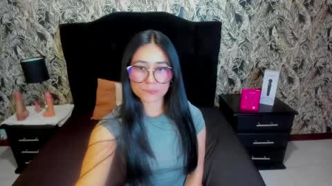 ChloeTurner  online show from April 7, 8:44 pm