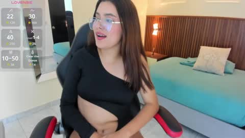 C L A R A  online show from April 13, 7:36 pm