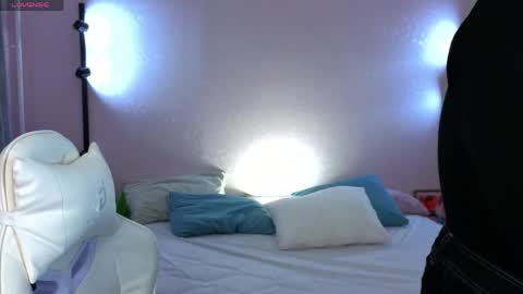 Collen Mon Tue Wed Thu Fri GMT 3 0300am - 0900am  online show from April 13, 4:52 pm