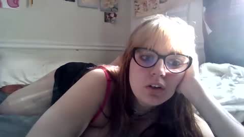 dadsdoll2 online show from March 24, 1:16 pm