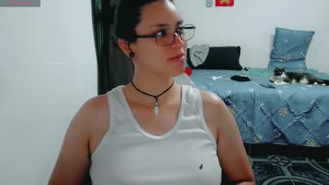 dani y jocelyn online show from March 16, 2:47 am