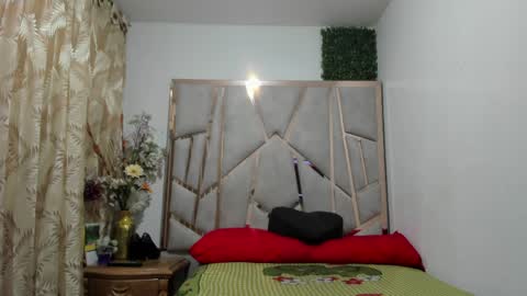 Daniela online show from April 6, 11:11 am