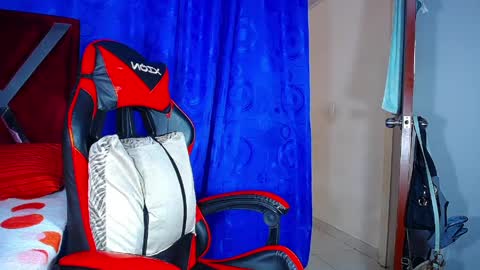 danisabrownn online show from April 3, 6:28 pm