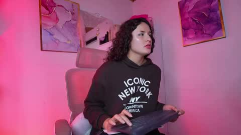 Danna Lovs online show from March 13, 2:40 pm