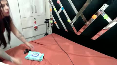 daphne877046 online show from April 15, 7:58 pm