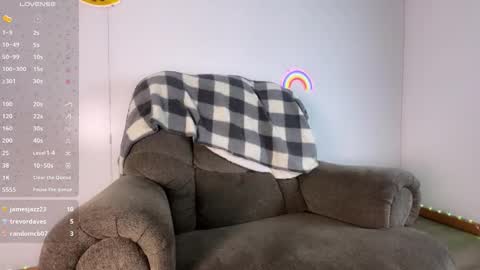 delilahcakes online show from March 20, 4:17 am