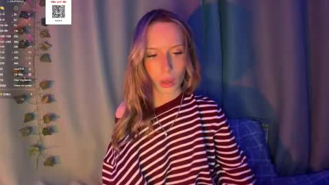 Della online show from April 8, 3:14 pm