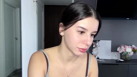 desireefolino online show from February 24, 7:18 am