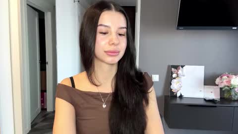 desireefolino online show from February 18, 9:08 am