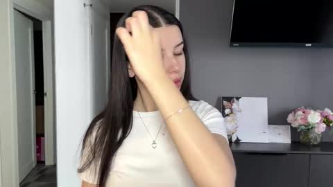 desireefolino online show from February 17, 9:08 am