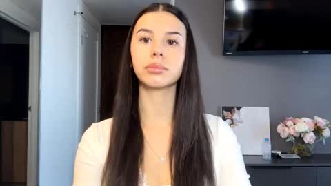 desireefolino online show from February 3, 7:24 am