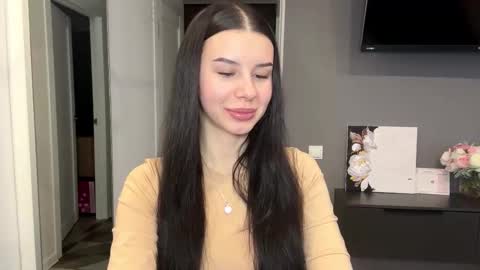 desireefolino online show from February 19, 2:05 pm