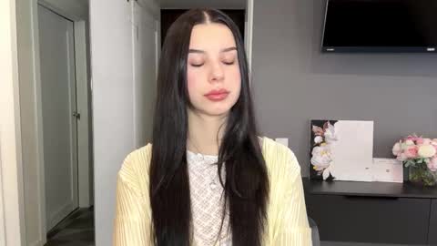 desireefolino online show from February 20, 7:43 am