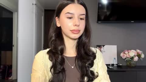 desireefolino online show from February 4, 7:33 am