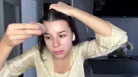 desireefolino online show from February 7, 8:07 am