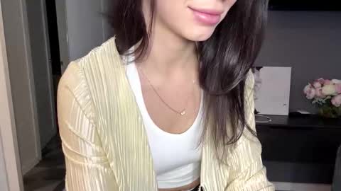 desireefolino online show from February 10, 7:11 am