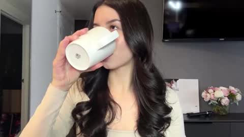 desireefolino online show from February 5, 7:33 am