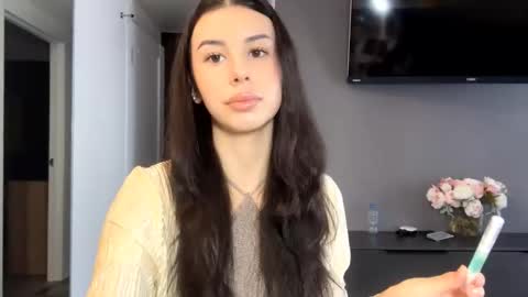 desireefolino online show from February 2, 8:02 am