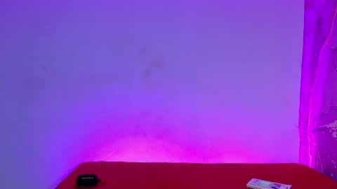 diiosa_latina online show from April 8, 8:33 pm