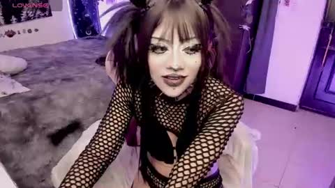 dolly_bones online show from June 19, 10:35 pm