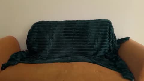 dscrtbby online show from March 26, 2:14 am