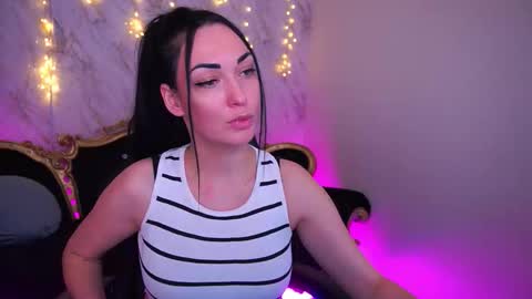 effie_luvv online show from February 4, 8:39 am