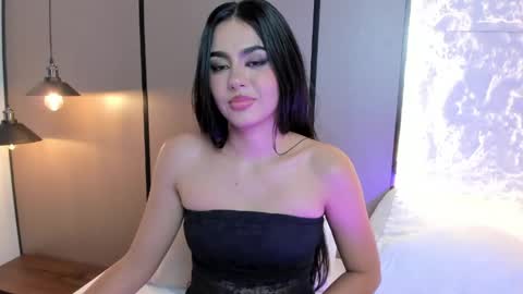 elara_bloom_ online show from April 19, 12:43 am