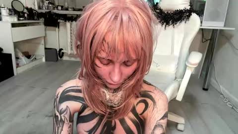 Mia online show from April 16, 9:39 pm