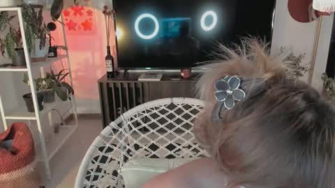 eli online show from February 25, 1:15 am