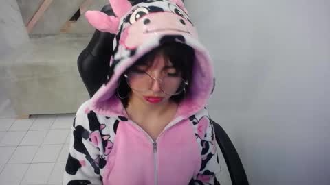 Elizabeth online show from March 11, 2:09 pm