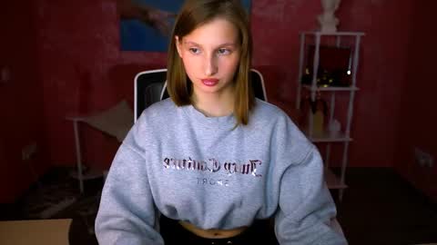 Ella online show from March 29, 5:12 pm