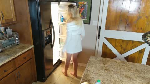 ellalowe online show from April 1, 11:57 pm