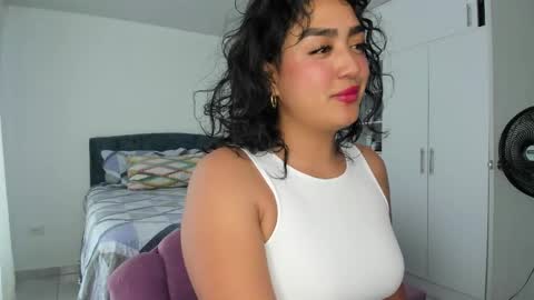 Ema online show from April 11, 8:12 pm