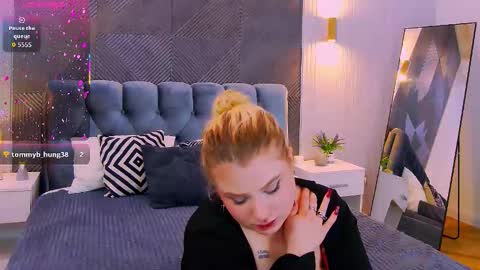 emiliastanley online show from February 10, 6:05 am