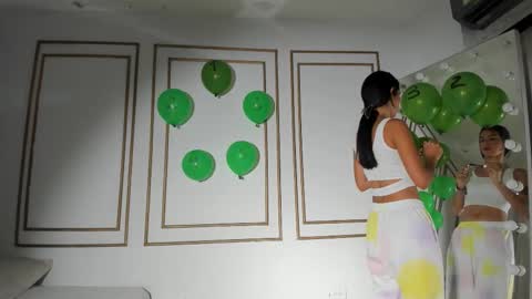 emily_gaviria1 online show from March 18, 12:10 pm