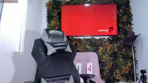 emily_palmeer online show from April 19, 11:43 am